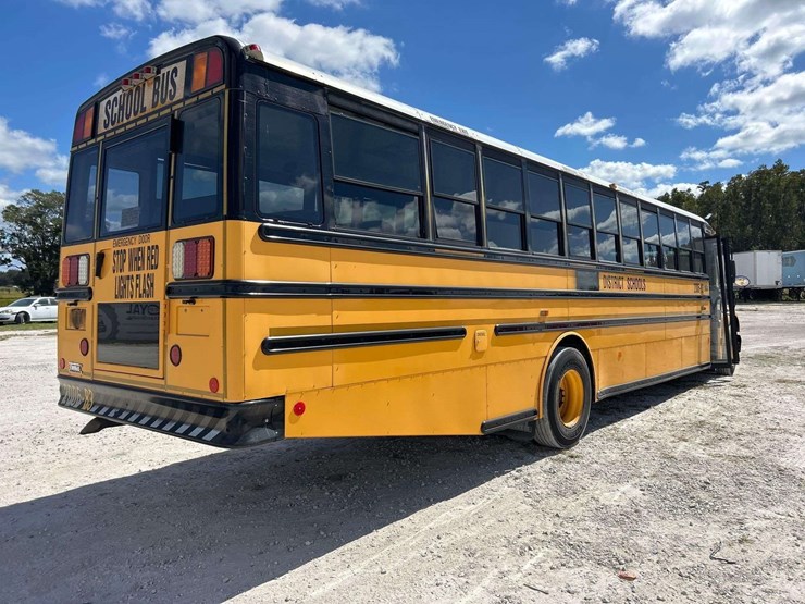 2007-freightliner-b2-image-3