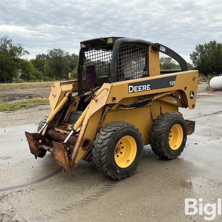 2009 JOHN DEERE 325