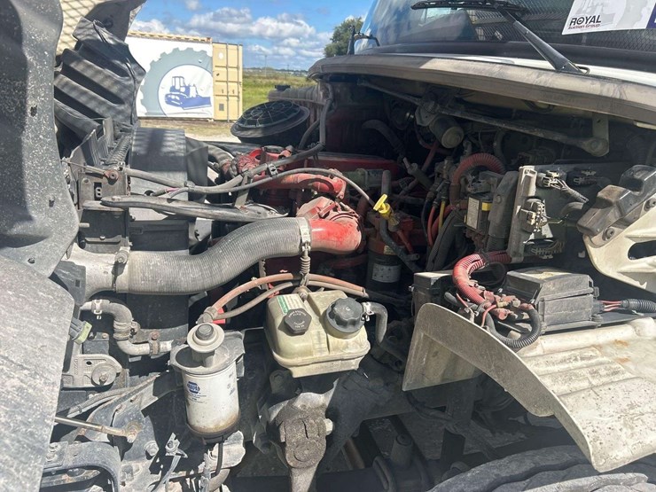 2016-freightliner-m2-106-altec-am50-50ft-bucket-truck-image-8