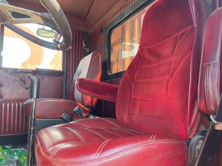 kenworth-t/a-day-cab-road-tractor-image-25