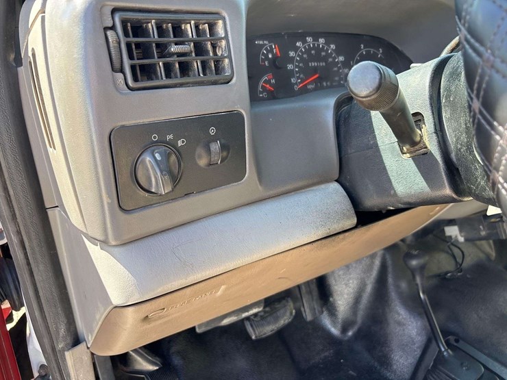 2001-ford-f-350-4x4-10ft-flatbed-truck-image-13