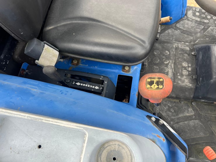 2011-new-holland-30-image-17