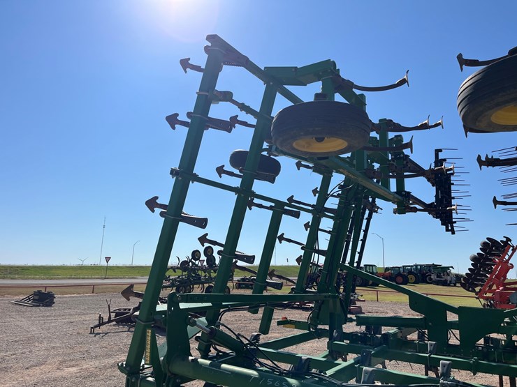 2013-john-deere-2210-image-5