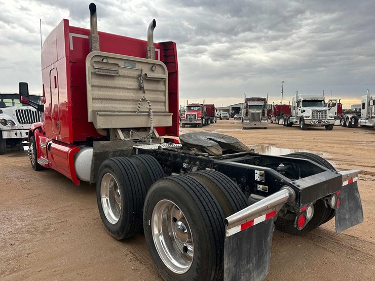 2014-peterbilt-579-image-4