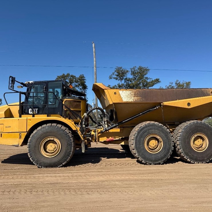 2019 CATERPILLAR 740 GC