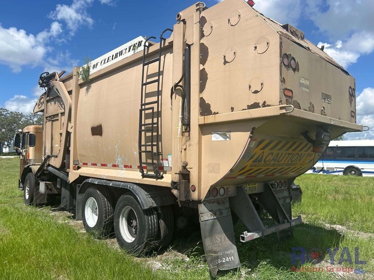 2015-peterbilt-320-image-4