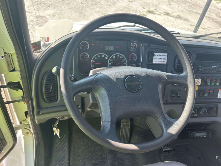 2013-freightliner-m2-106-altec-aa755-55ft-bucket-truck-image-10