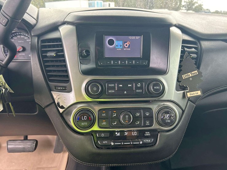 2015-chevrolet-tahoe-image-15