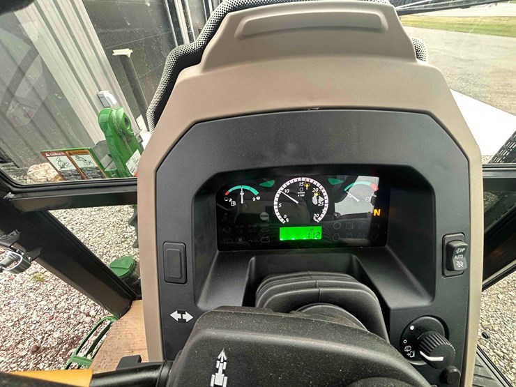 2021-john-deere-5075e-image-28
