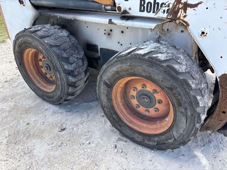 2002-bobcat-763-high-flow-compact-wheel-loader-skid-steer-image-19