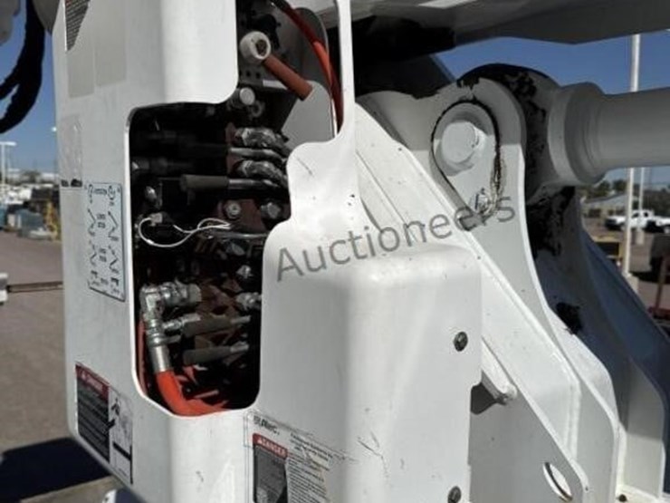 2013-international-7400-image-13