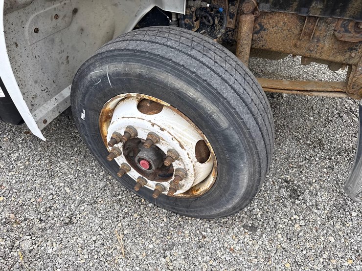 2016-hino-268-image-11