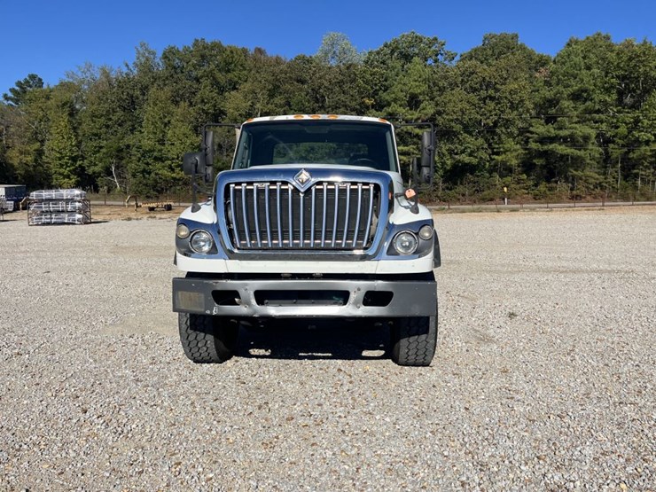 2012-international-7600-image-3