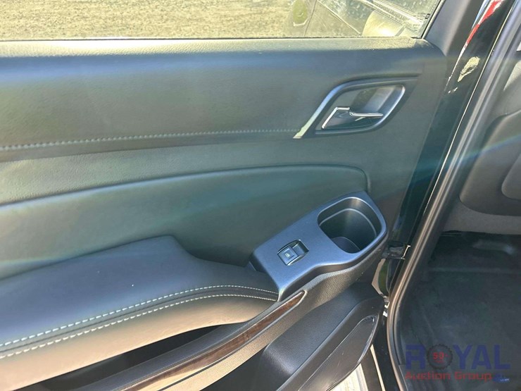 2015-cheverolet-tahoe-suv-image-22