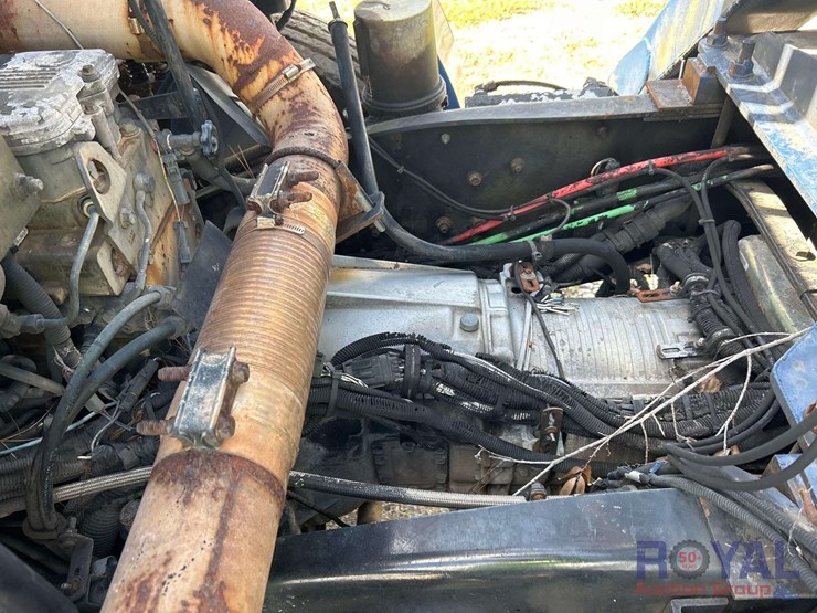 2005-autocar-wxr-heil-rear-loader-garbage-truck-image-17