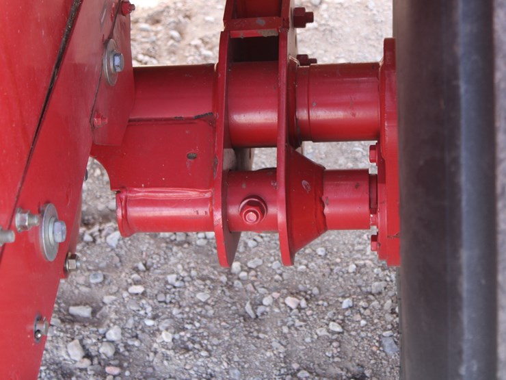 2015-new-holland-roll-belt-560-image-45