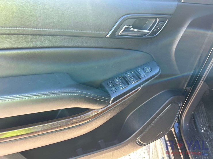 2015-cheverolet-tahoe-suv-image-11