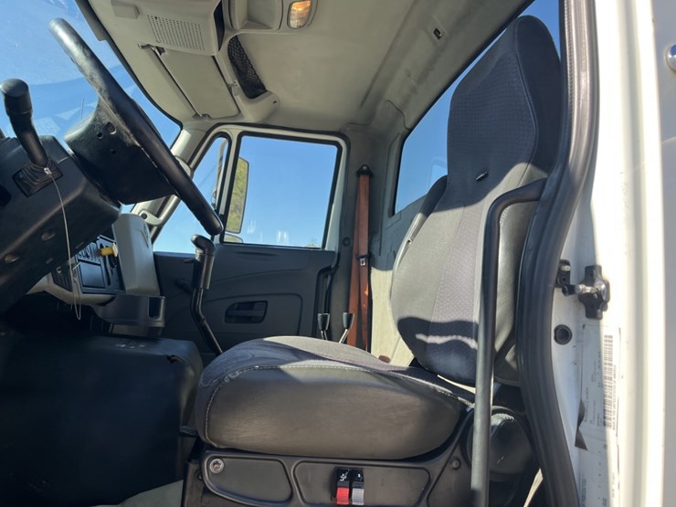 2012-international-7600-image-13