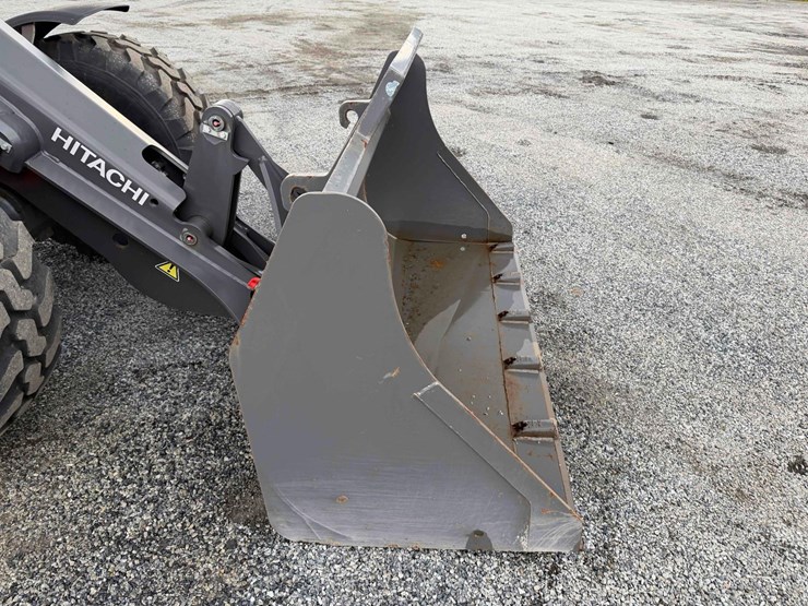 2023-hitachi-zw95-image-10
