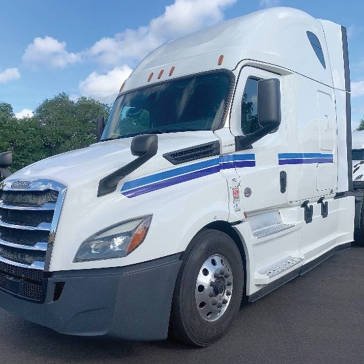 2020 FREIGHTLINER CASCADIA 126