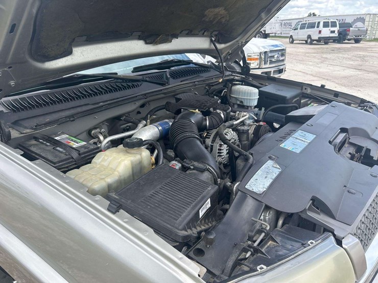 2003-chevrolet-silverado-3500-image-8