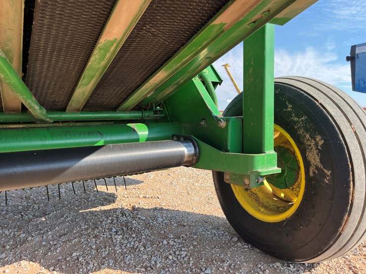 2007-john-deere-568-image-13