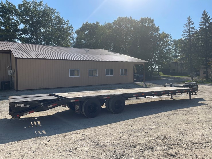 #1010-•-2023-pj-trailers-26'-tandem-dual-axle-deck-over-trailer,-(has-title)-image-5