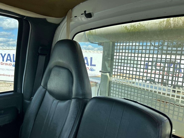 2007-gmc-c8500-altec-dm47-47ft-digger-derrick-truck-image-16