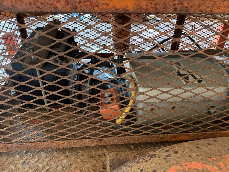 #1048-•-towable-arrow-board-image-18