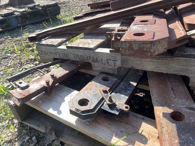 #1040-•-pallet-of-plow-parts-image-10