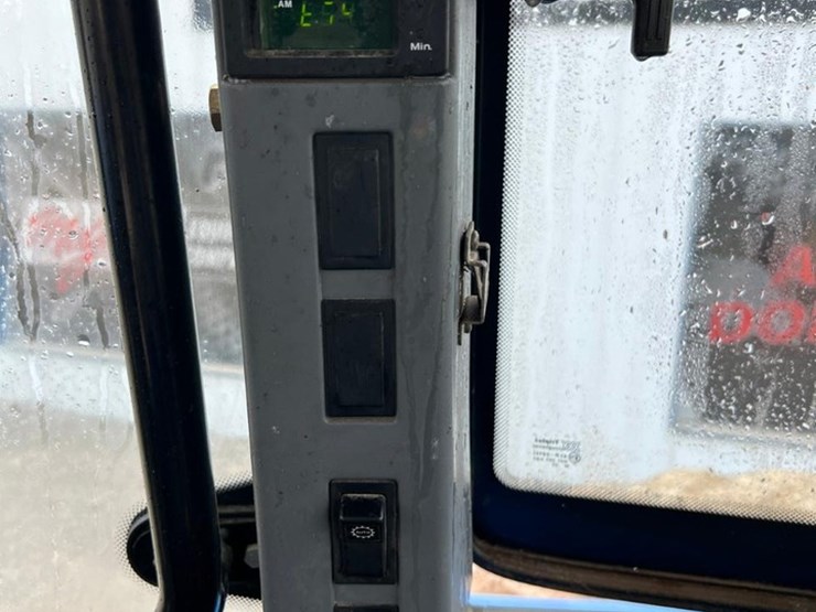 new-holland-tm150-image-35