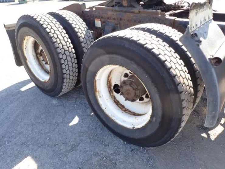 2010-freightliner-cascadia-t/a-hiway-tractor---day-image-54