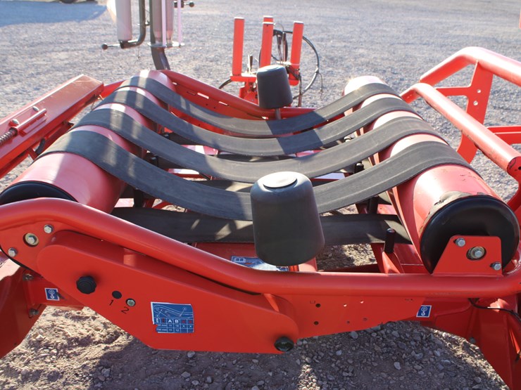 #2097-•-#2097--kuhn-rw1610-single-bale-wrapper-with-twin-wrapper,-monitor,-great-shape-with-low-use!-image-19