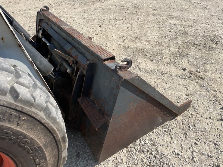 2011-bobcat-s650-image-5
