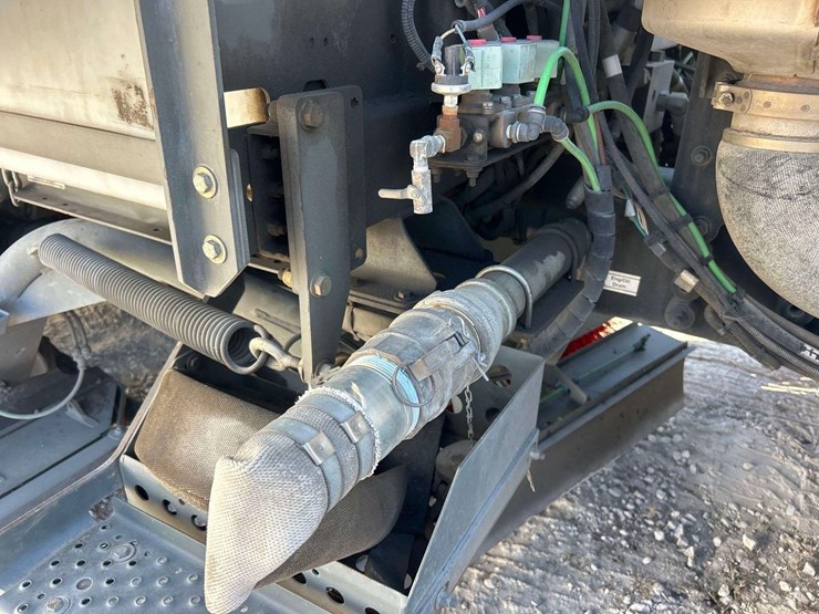 2020-freightliner-m2-106-elgin-whirlwind-series-mv-street-sweeper-truck-image-22