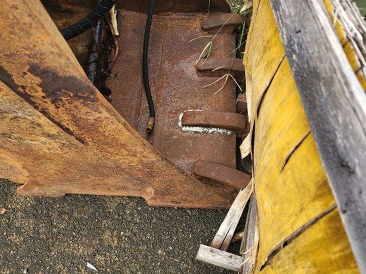 wain-roy-clam-shell-30"-bucket-image-3