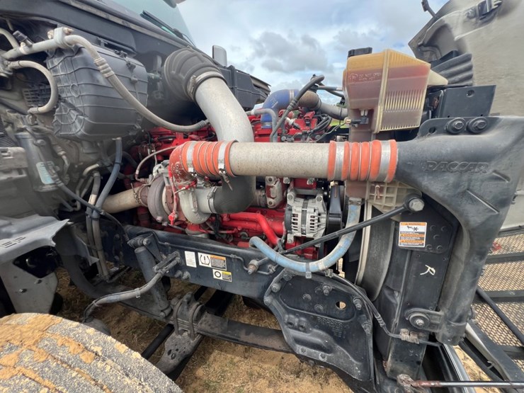 2014-peterbilt-579-image-10