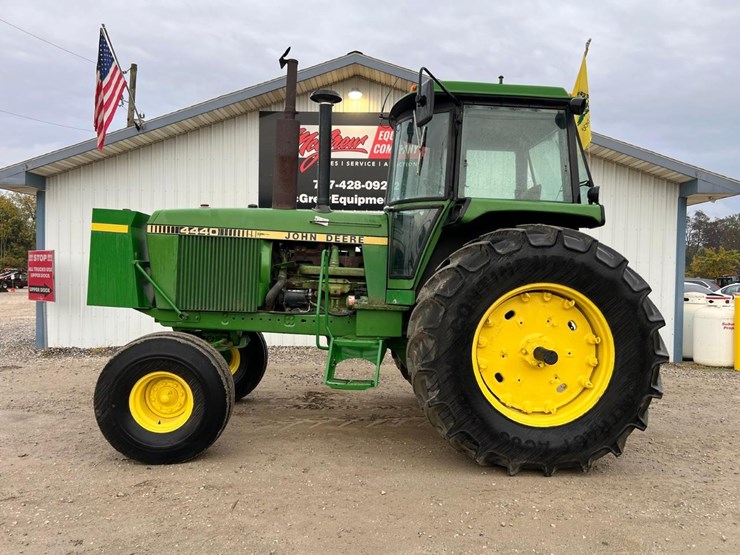 john-deere-4440-image-1