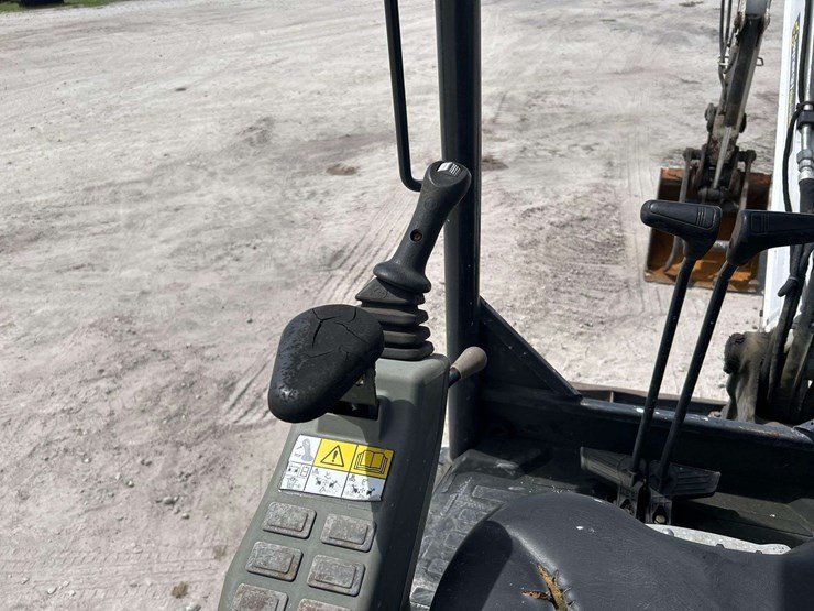 2019-bobcat-e32i-image-9