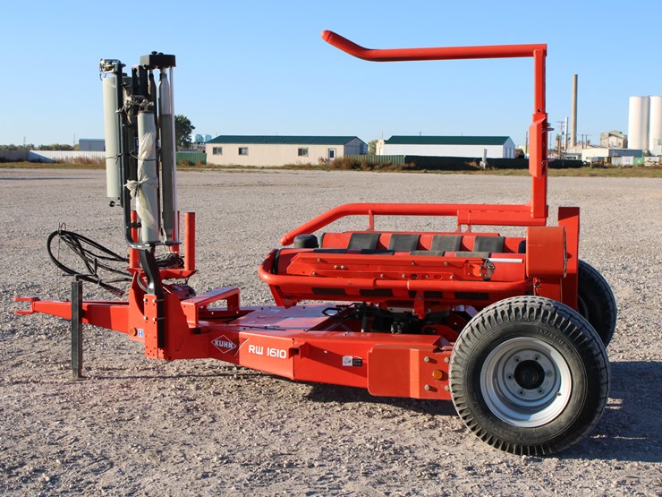 #2097-•-#2097--kuhn-rw1610-single-bale-wrapper-with-twin-wrapper,-monitor,-great-shape-with-low-use!-image-4