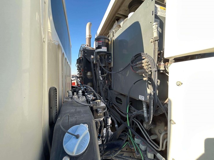 2020-freightliner-m2-106-elgin-whirlwind-series-mv-street-sweeper-truck-image-11