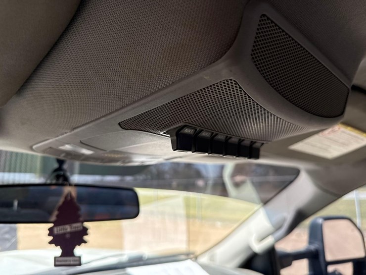 2017-ford-f550-xl-image-36