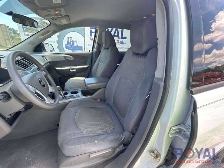 2009-chevrolet-traverse-ls-image-14