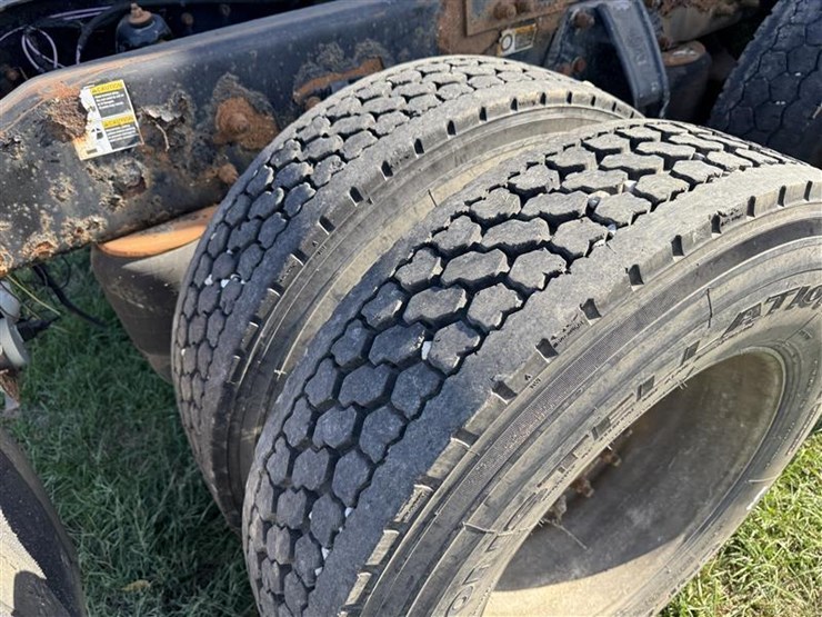 2005-peterbilt-387-image-55