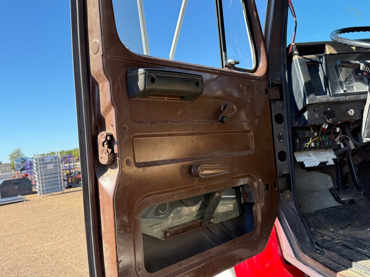 1992-international-4000-image-29
