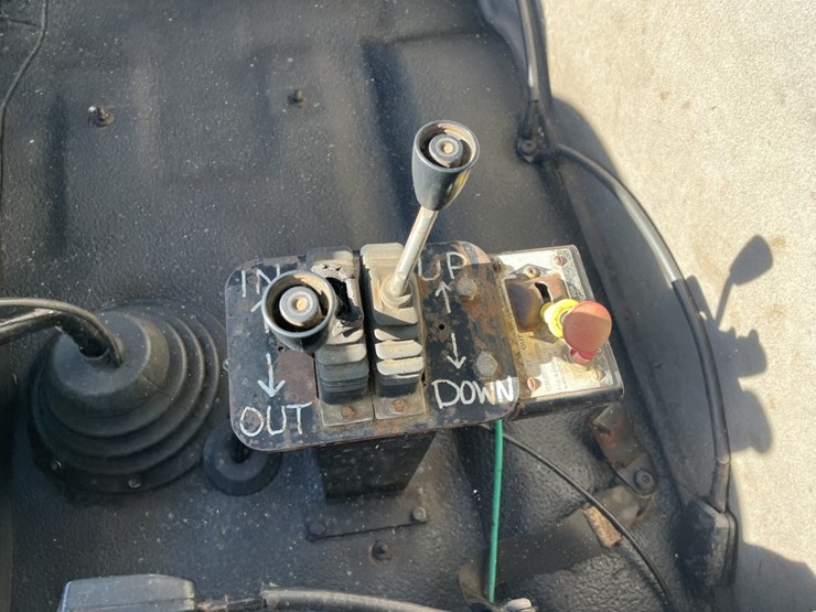 2012-international-7600-image-17