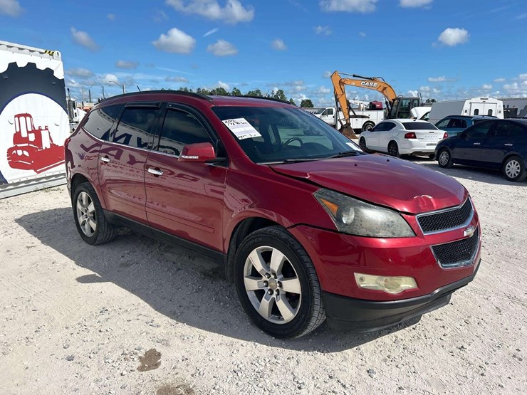 2012-chevrolet-traverse-image-2