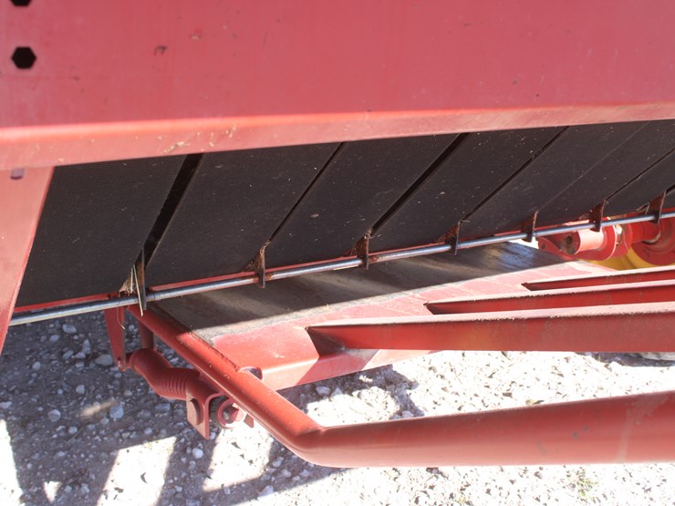 new-holland-br780-image-20