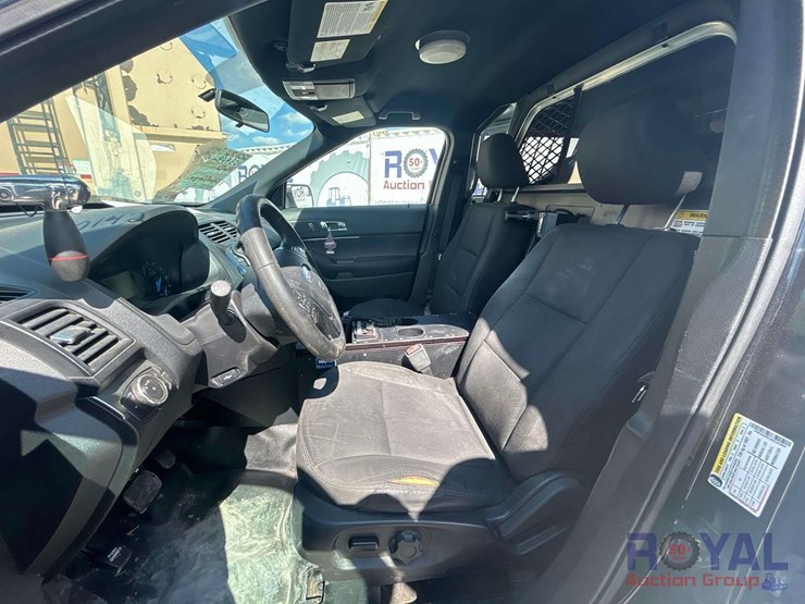 2017-ford-explorer-image-12