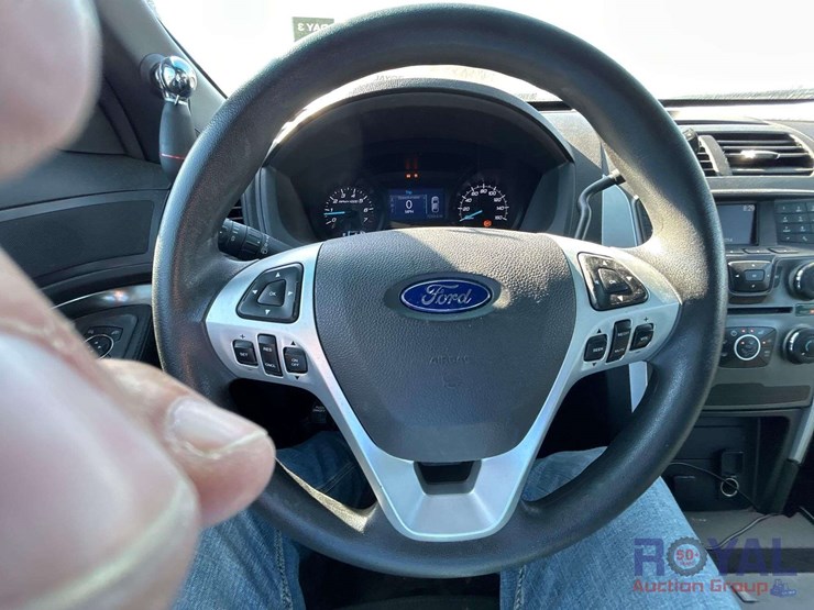 2015-ford-explorer-image-13